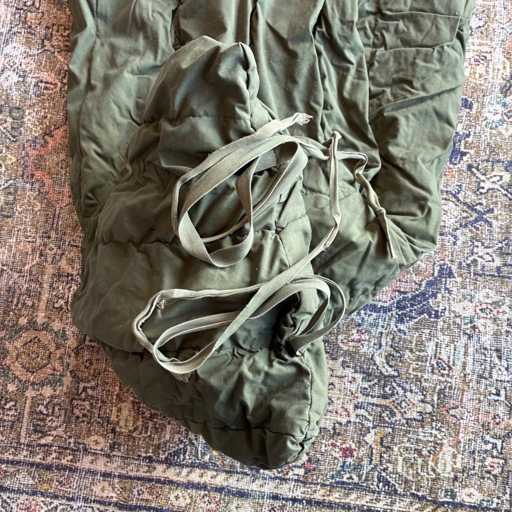 US Military Extreme Cold Weather Sleeping Bag Olive Drab Green Vintage Mummy Bag - Picture 9 of 16